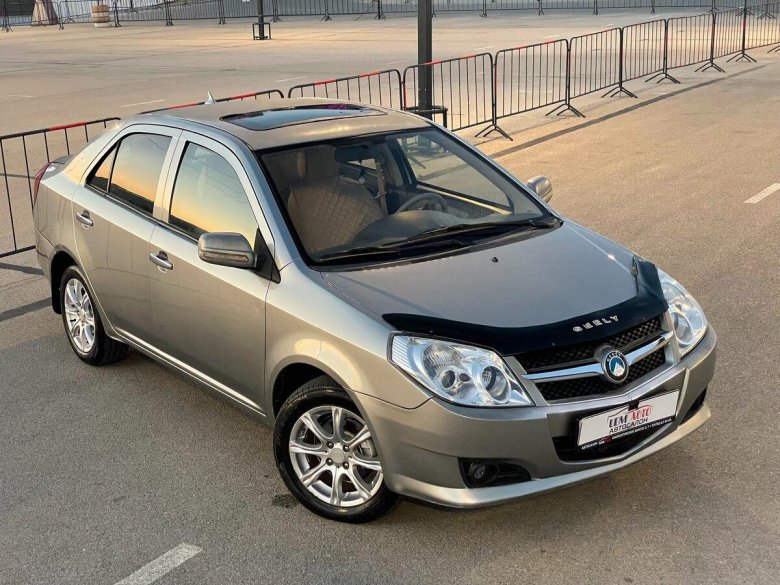 Машина Джили серая