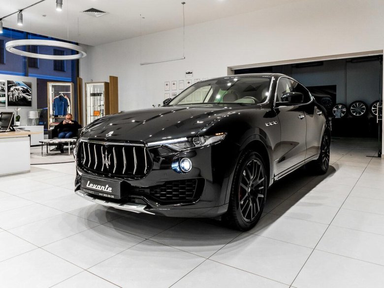 Мазерати Леванте черный