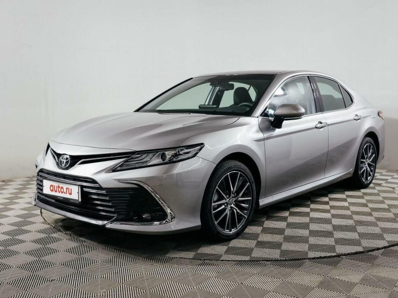 Toyota Camry 2022 серый