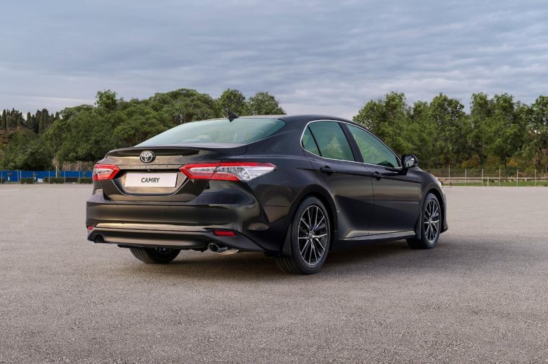 Toyota Camry 2021