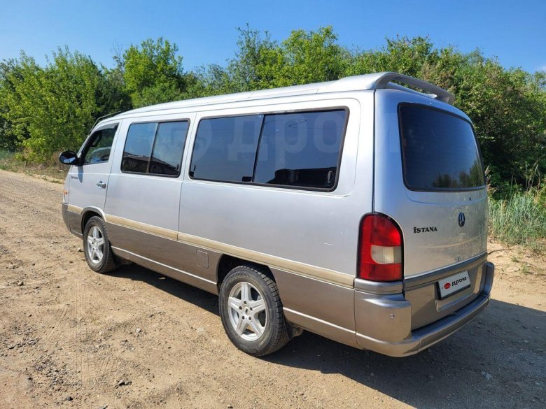 Истана микроавтобус
