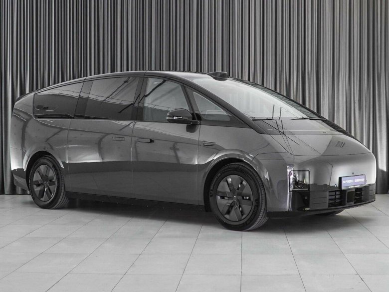 Электрический минивэн