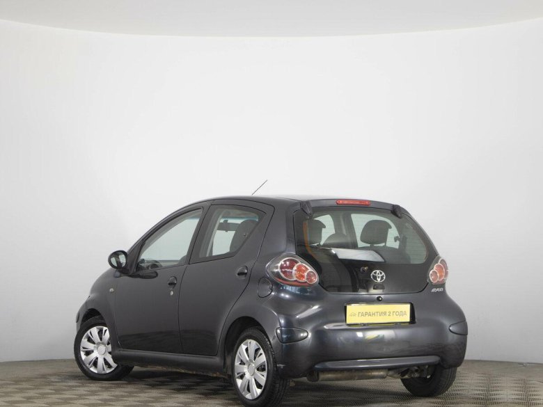 Серая тойота