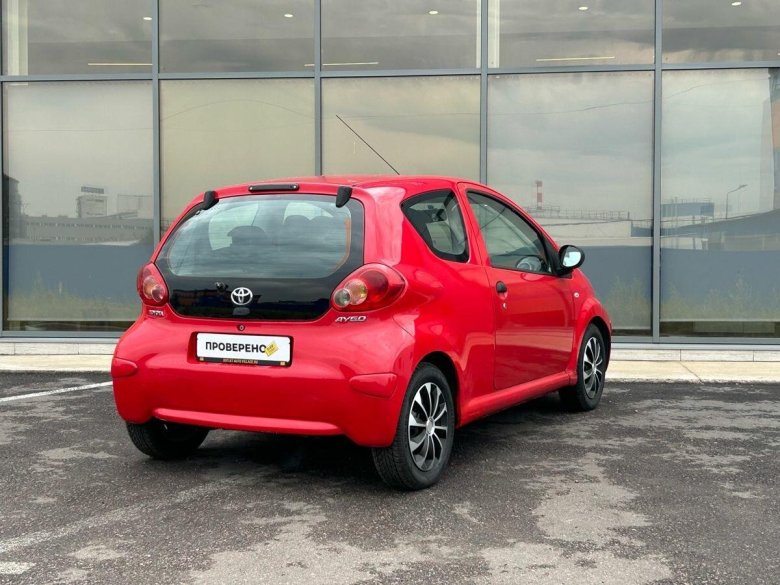 Красная тойота