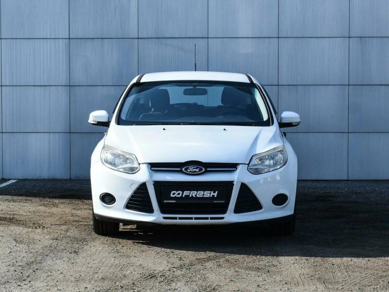 Белый форд фокус