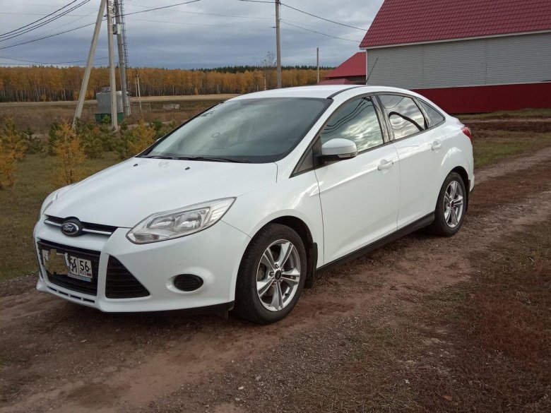 Белый Форд фокус белый 2013