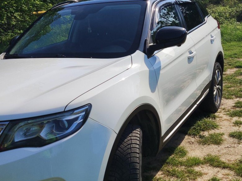 Geely atlas белый