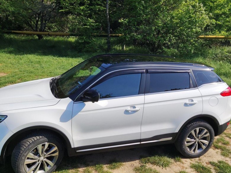 Джили атлас белая