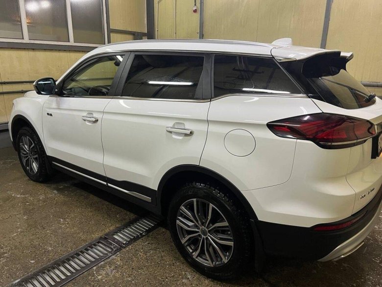 Geely atlas pro белая