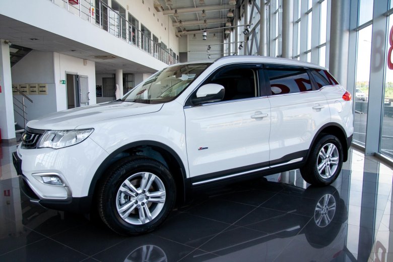 Джили атлас про 2021 белый