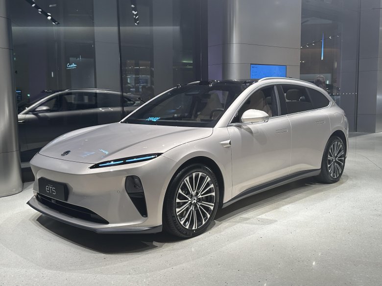 Nio et 5 touring
