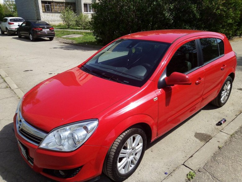 Опель Астра хэтчбек 2008 красный