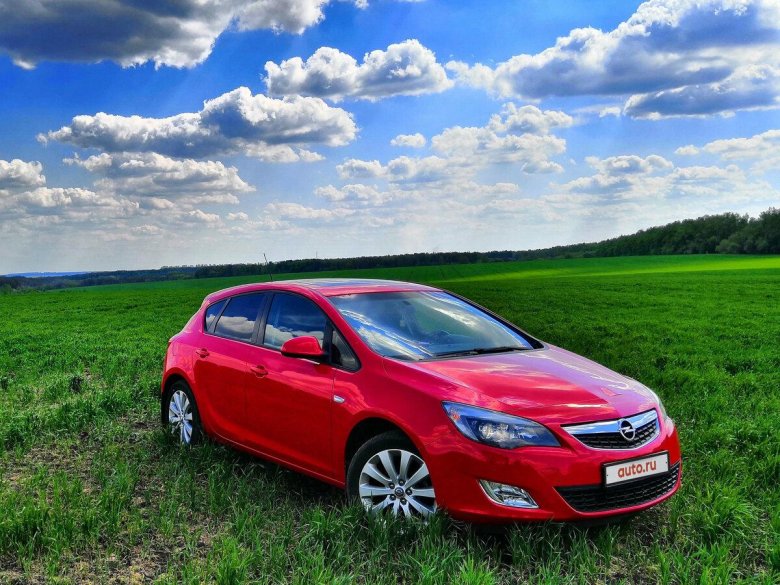 Opel Astra j красная