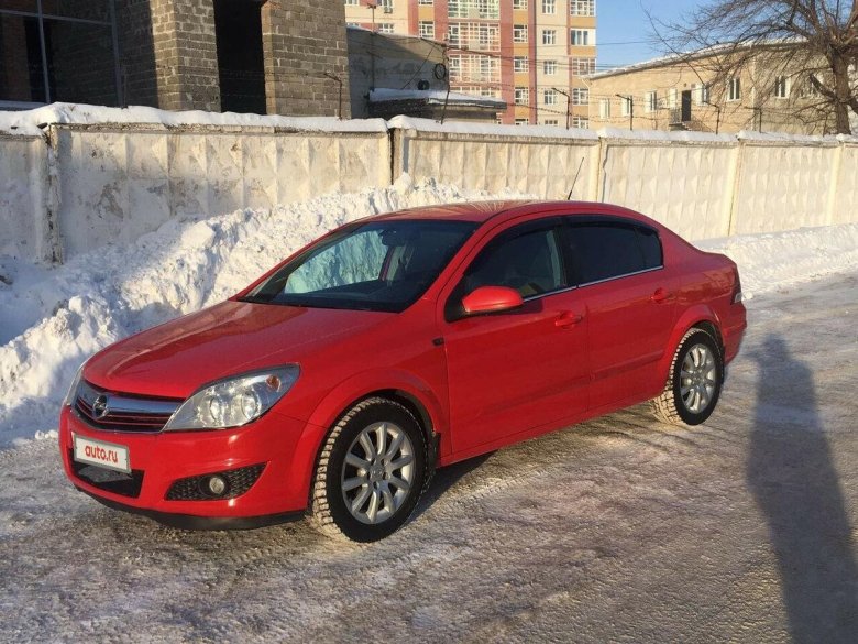 Опель Астра 2008 седан красный