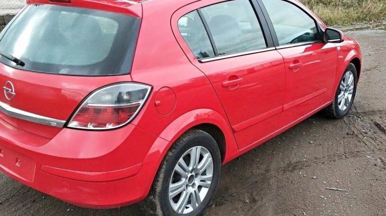 Opel Astra h красная