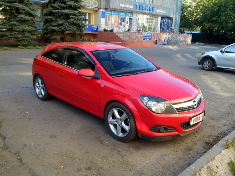 Opel Astra GTC 2008 красная