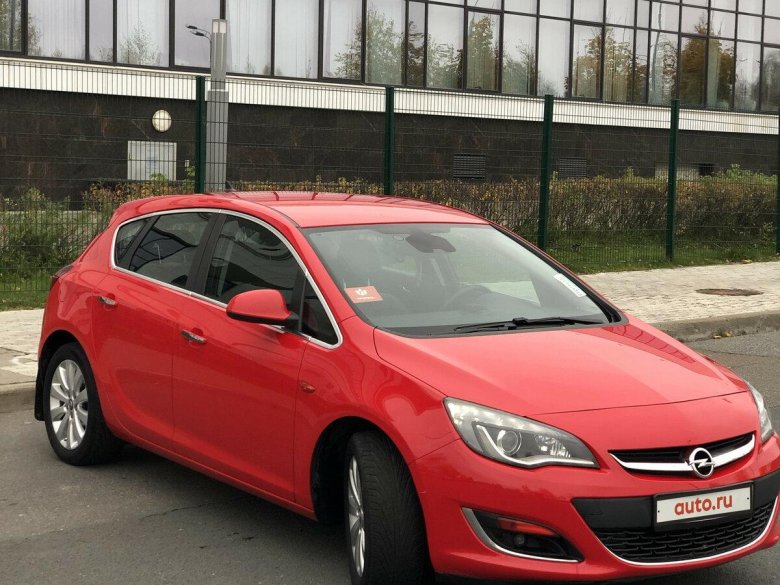 Opel Astra j красная