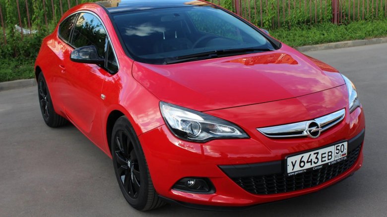 Opel Astra j GTC красная