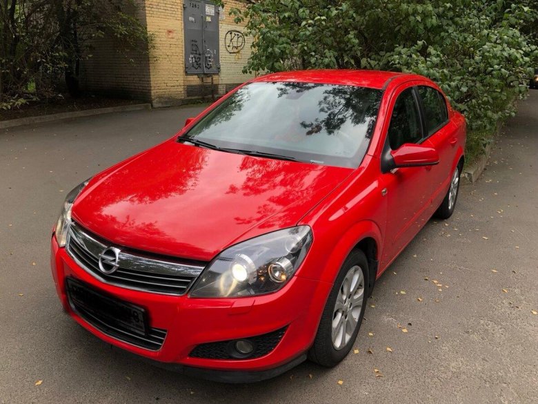 Опель Астра h седан красный