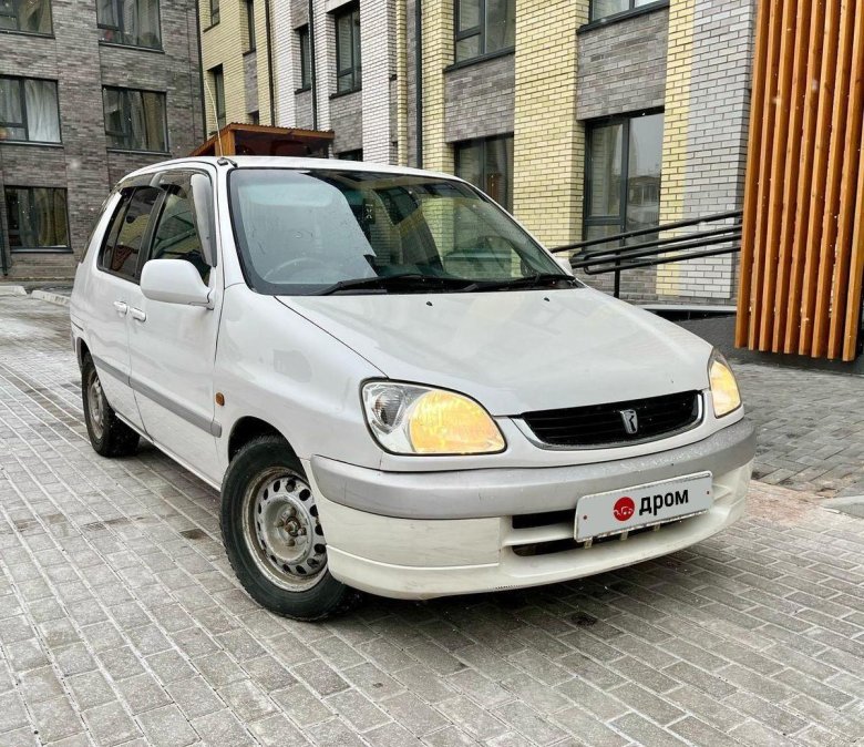 Тойота раум 2001