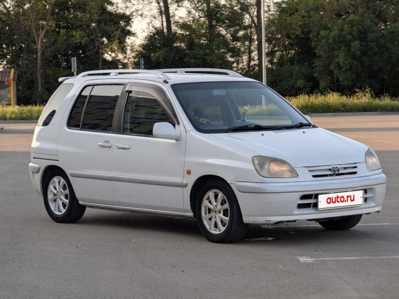 Тойота раум 2000