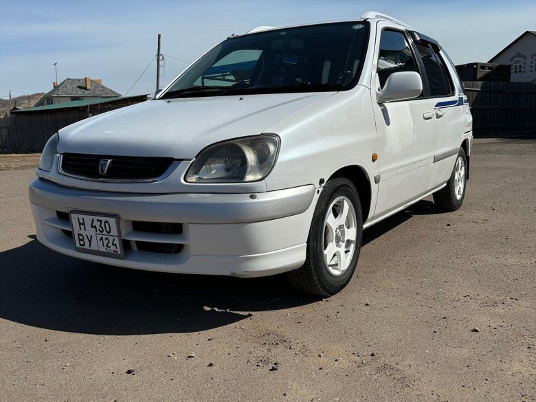 Тойота раум 2000