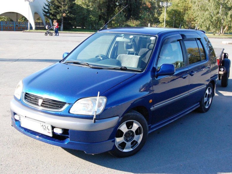 Тойота Раум 10