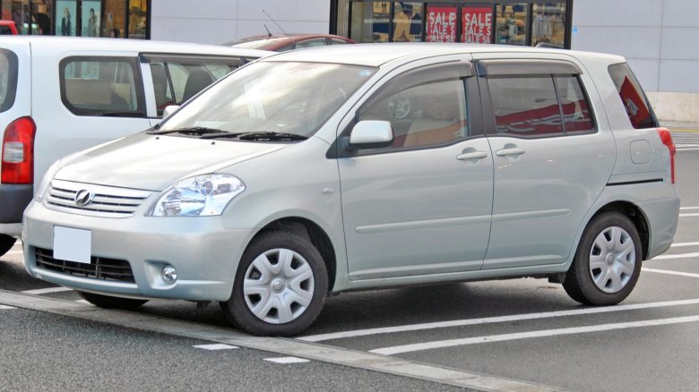 Toyota Raum 2011