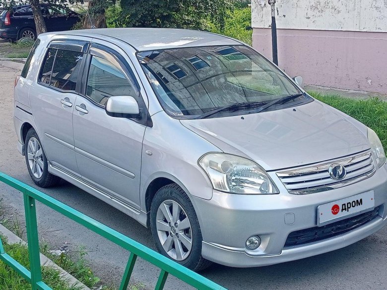 Toyota Raum 2003