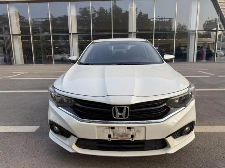 Белая хонда