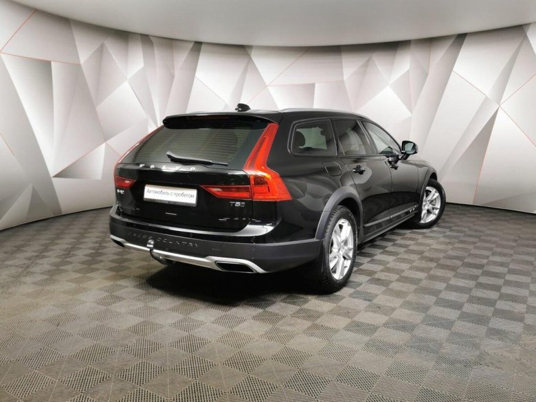 Volvo v 90 cross country