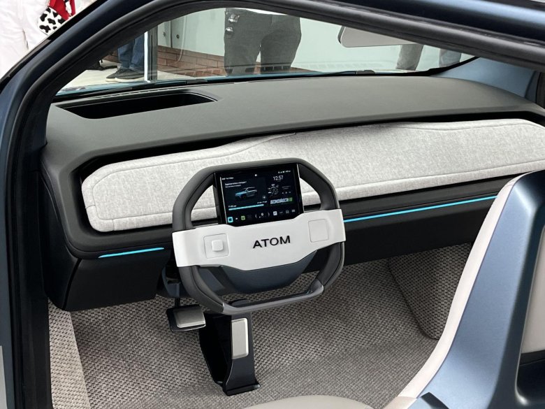 Электроавтомобиль атом