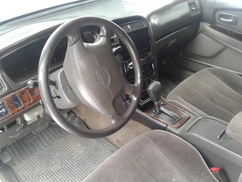 Тойота Марк 2 салон левый руль