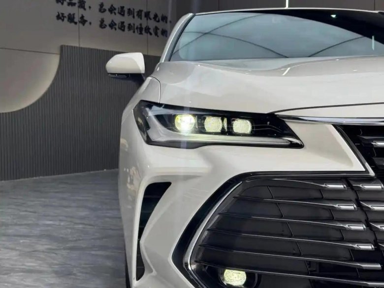 Тойота авалон 2022