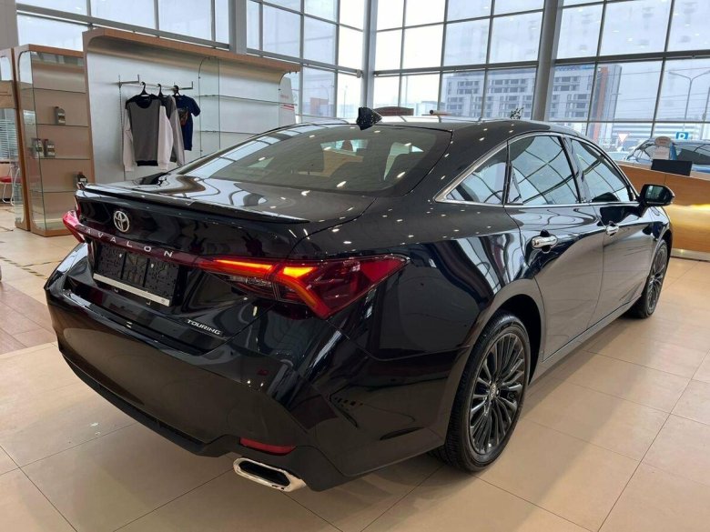 Тойота Авалон 2022