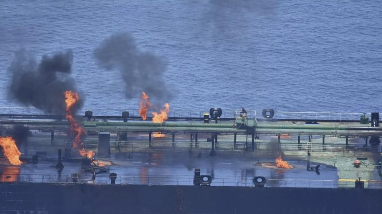 Танкер с нефтью