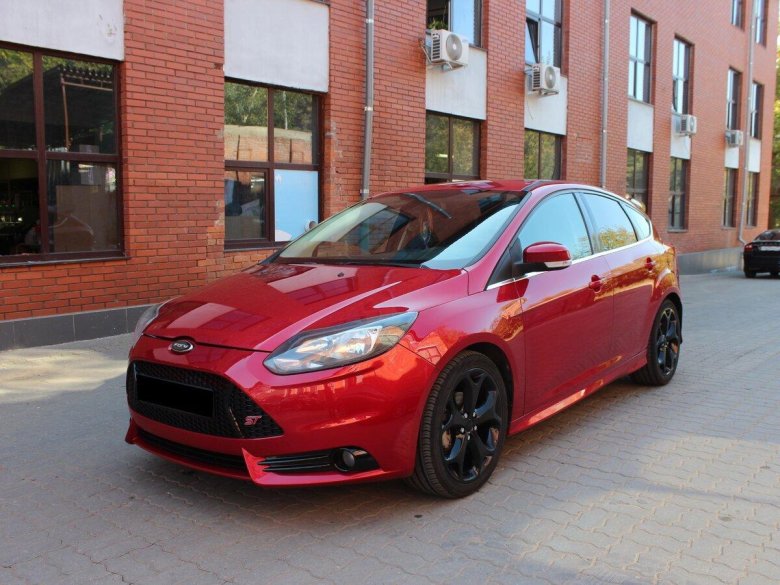 Ford Focus 3 красный