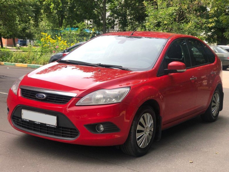 Ford Focus 2 хэтчбек красный