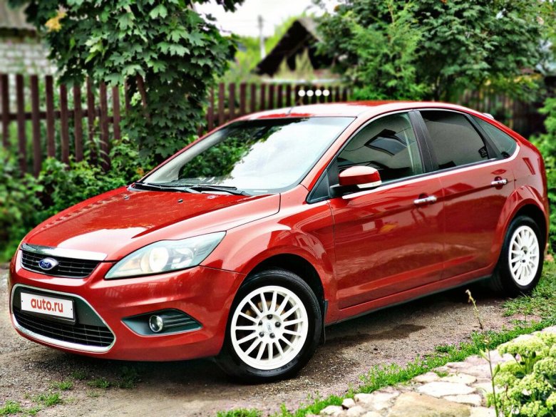 Ford Focus 2 хэтчбек красный