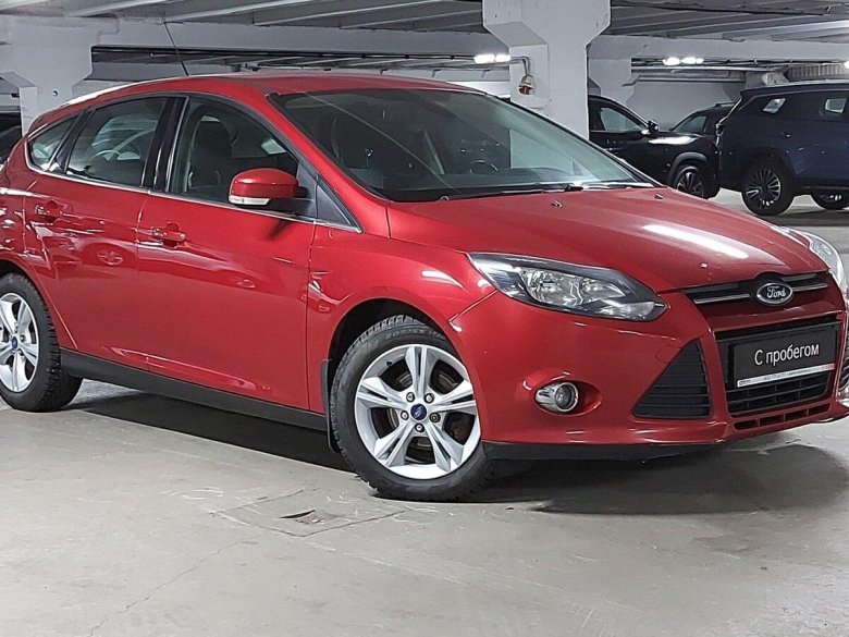 Ford Focus 3 хэтчбек красный 2012