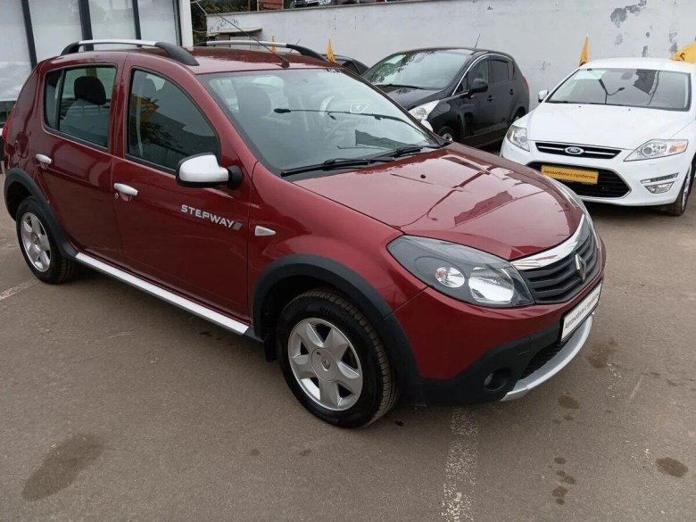 Рено сандеро степвей красный 2012 г