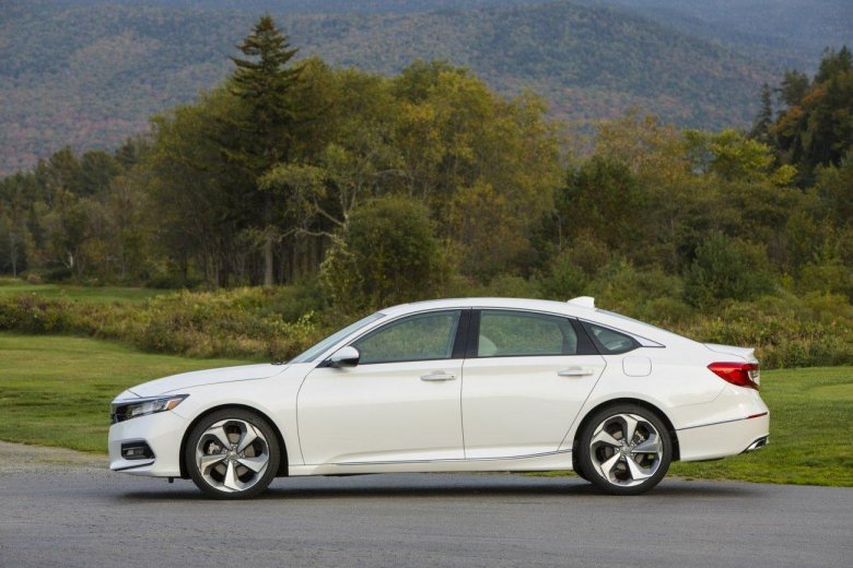 Honda Accord 2018 белая