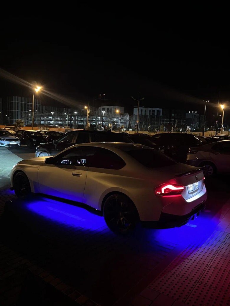 Неоновая БМВ