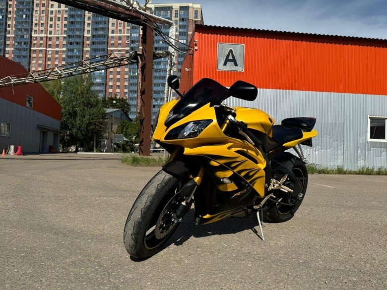 Yamaha r6 yellow