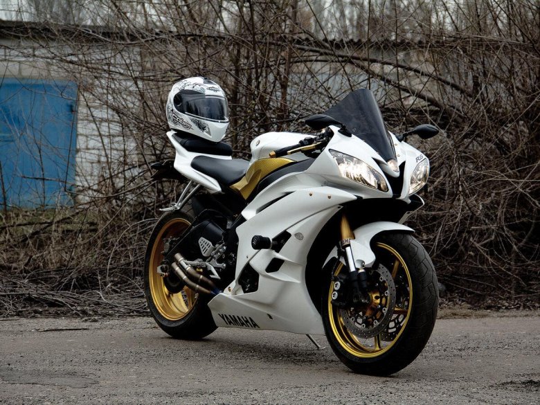 Ямаха р6 белая
