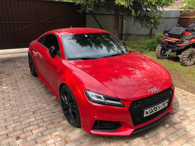 Audi TT Red