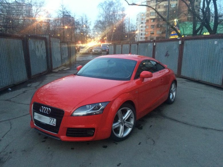Ауди ТТ красная