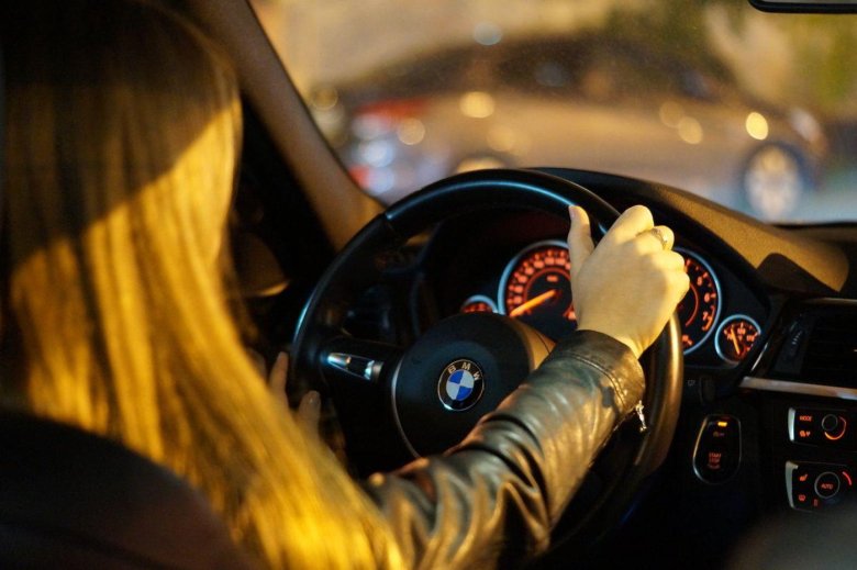 За рулем БМВ