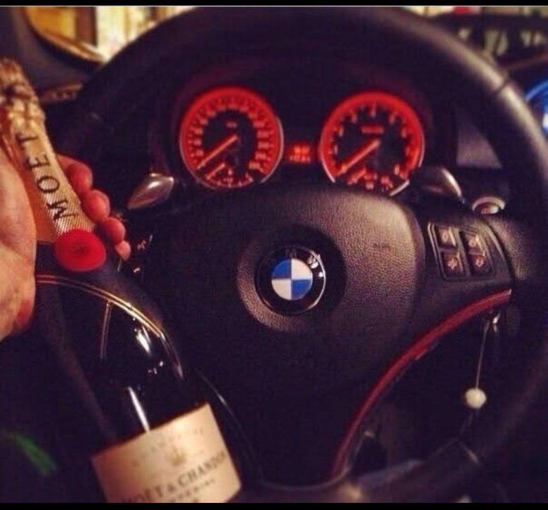 За рулем БМВ