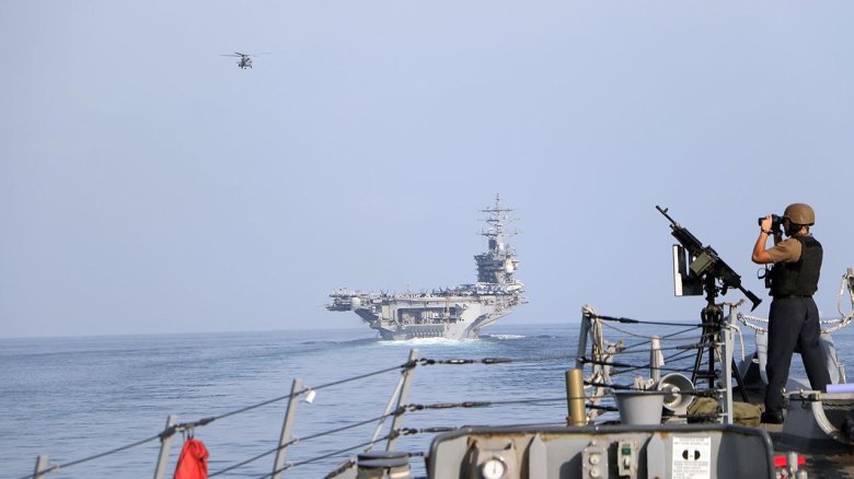Хуситы атаковали американский авианосец